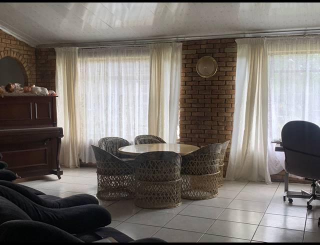 8,565M² SMALLHOLDING FOR SALE IN WESTONARIA